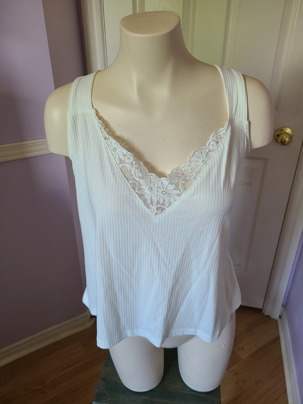 SHEIN White Lace-Trim Ribbed Camisole Top